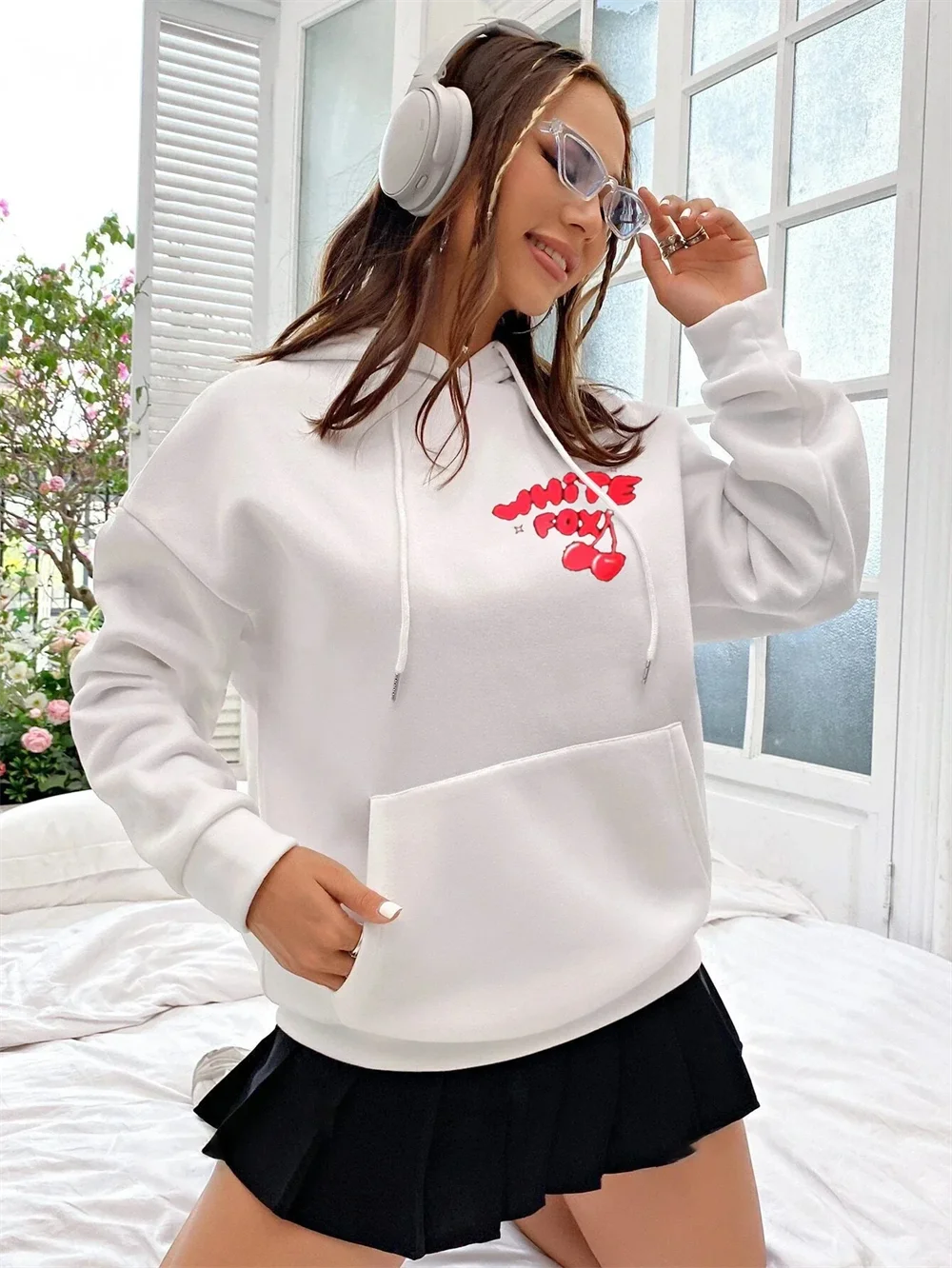 New White Fox Cherry Bomb Print Hooded Sweatshirt Women Drawstring Personality Sweatshirts Long Sleeve Fashion Pullover