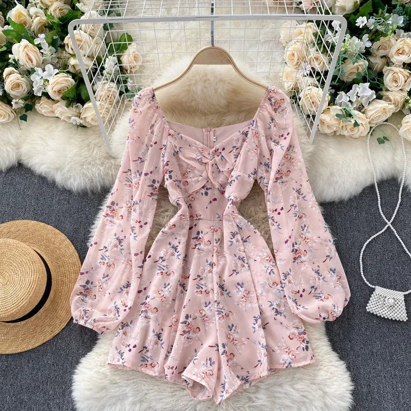 Korean Version of The New Autumn Jumpsuit V-neck Puff Sleeves Folds Slim Slimming Floral Wide-leg Shorts UK770