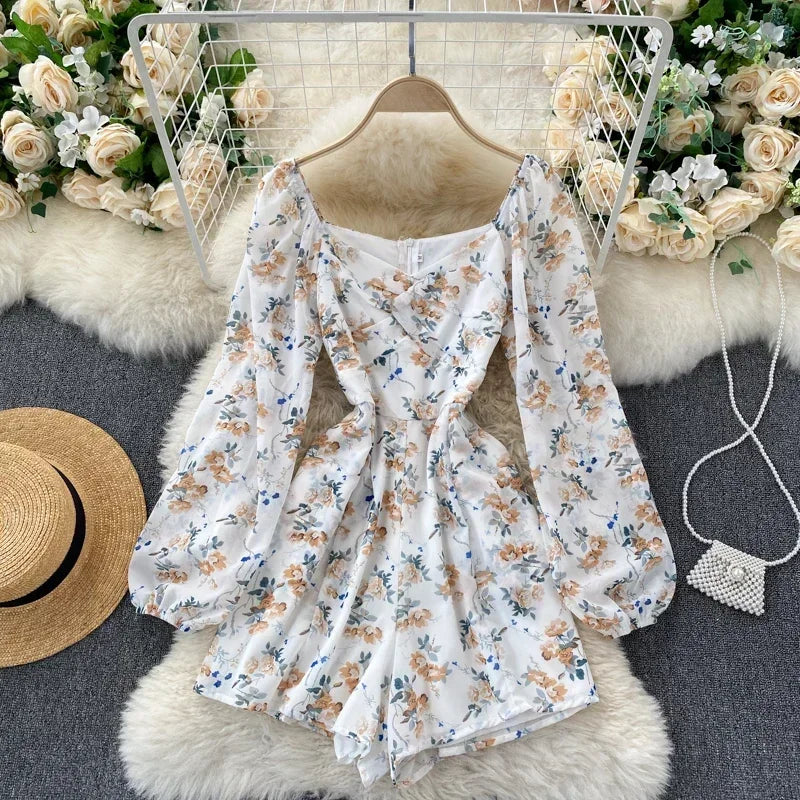 Korean Version of The New Autumn Jumpsuit V-neck Puff Sleeves Folds Slim Slimming Floral Wide-leg Shorts UK770