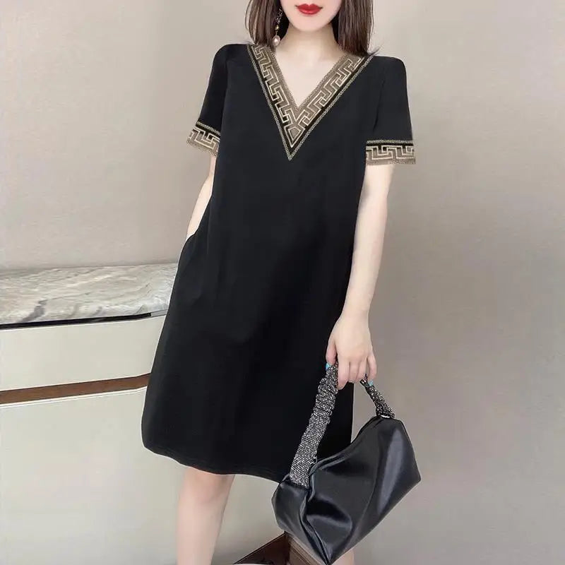 2023 Summer New Korean Loose Hollow Out Patchwork V-Neck Lace Short Sleeve Black All-match Pockets Midi Dress for Women's