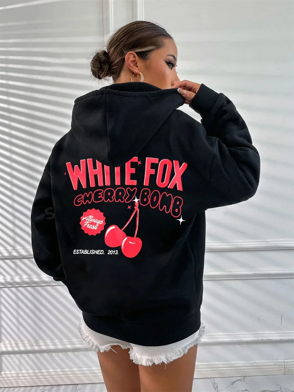 New White Fox Cherry Bomb Print Hooded Sweatshirt Women Drawstring Personality Sweatshirts Long Sleeve Fashion Pullover