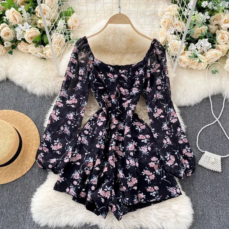 Korean Version of The New Autumn Jumpsuit V-neck Puff Sleeves Folds Slim Slimming Floral Wide-leg Shorts UK770