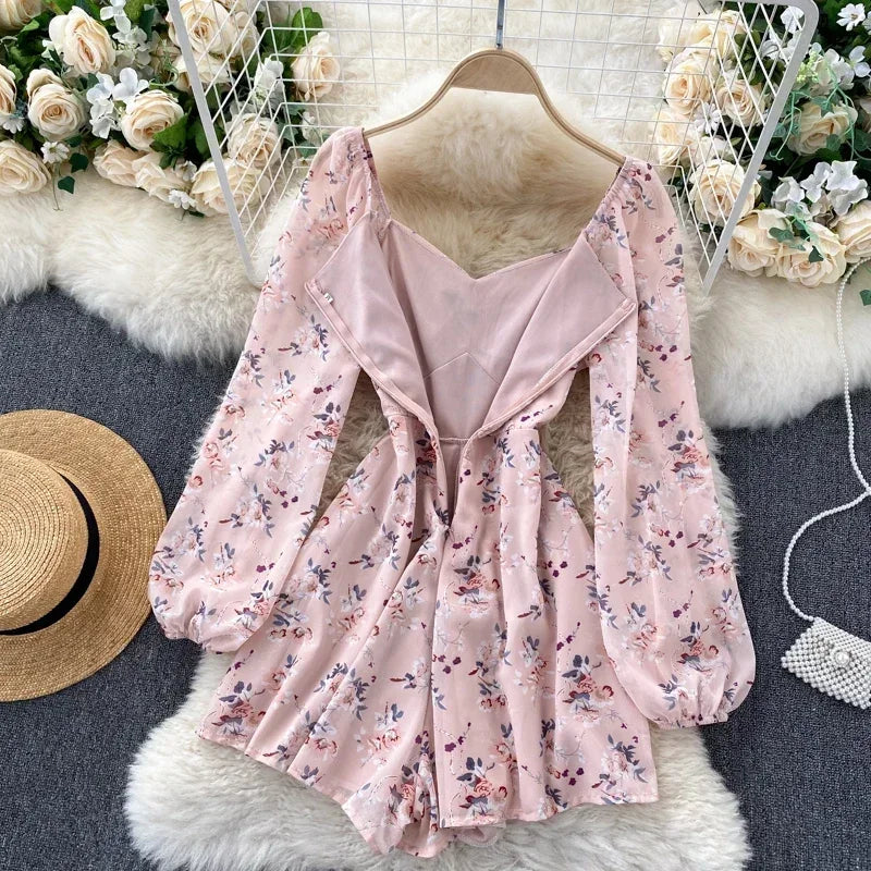 Korean Version of The New Autumn Jumpsuit V-neck Puff Sleeves Folds Slim Slimming Floral Wide-leg Shorts UK770